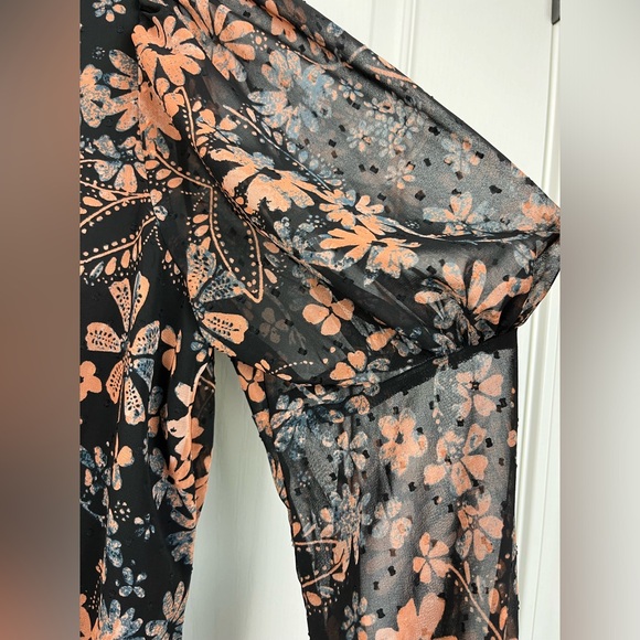 Free People Clarissa Top in Midnight Size Small Juliet sleeve, tie back - Picture 4 of 9